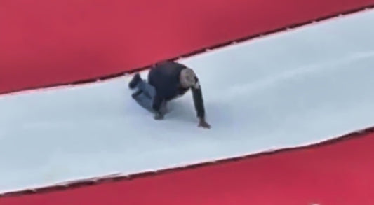 New York Jets Fans Got Trapped On Massive 100-Yard American Flag During The Pregame National Anthem